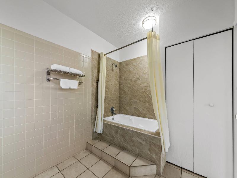 Quality Inn Weeki Wachee - Spring Hill image