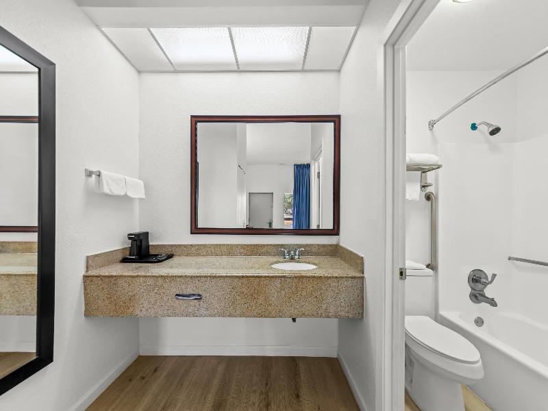 Quality Inn Weeki Wachee - Spring Hill image