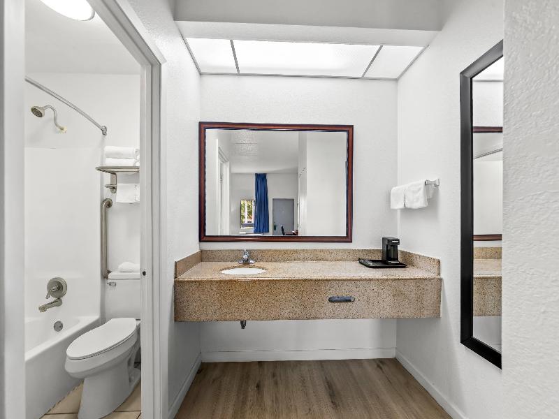 Quality Inn Weeki Wachee - Spring Hill image