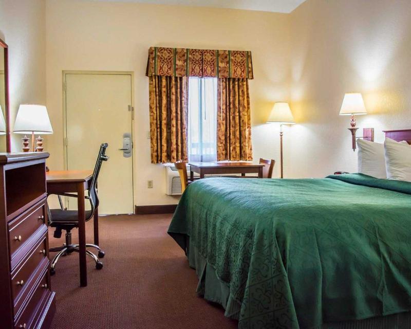 Quality Inn Weeki Wachee - Spring Hill image