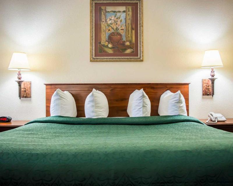 Quality Inn Weeki Wachee - Spring Hill image