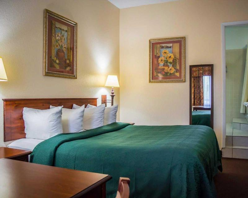 Quality Inn Weeki Wachee - Spring Hill image
