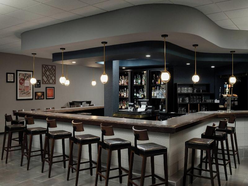 Four Points By Sheraton Milwaukee North Shore image