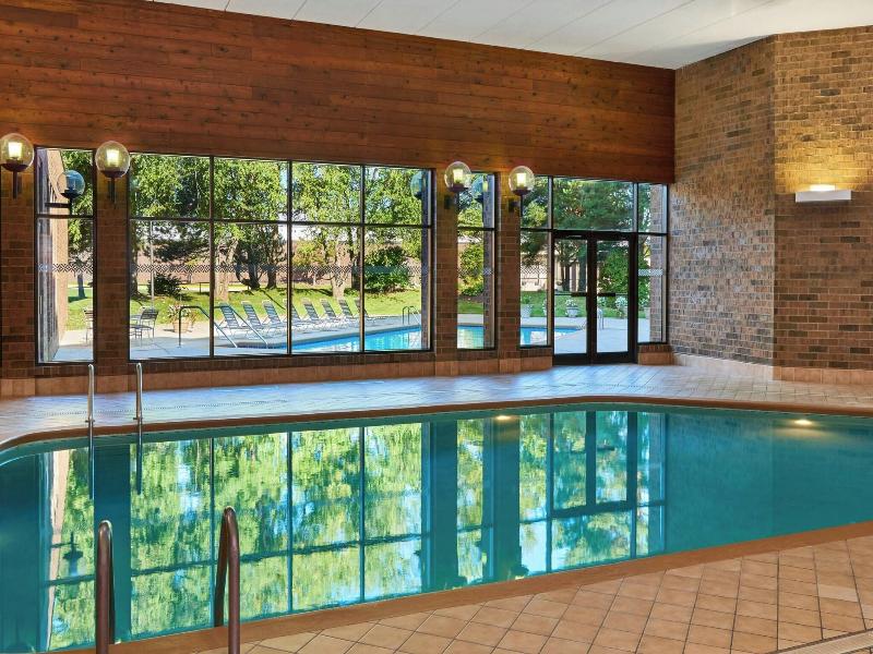 Four Points By Sheraton Milwaukee North Shore image