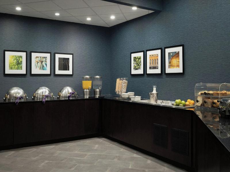 Four Points By Sheraton Milwaukee North Shore image