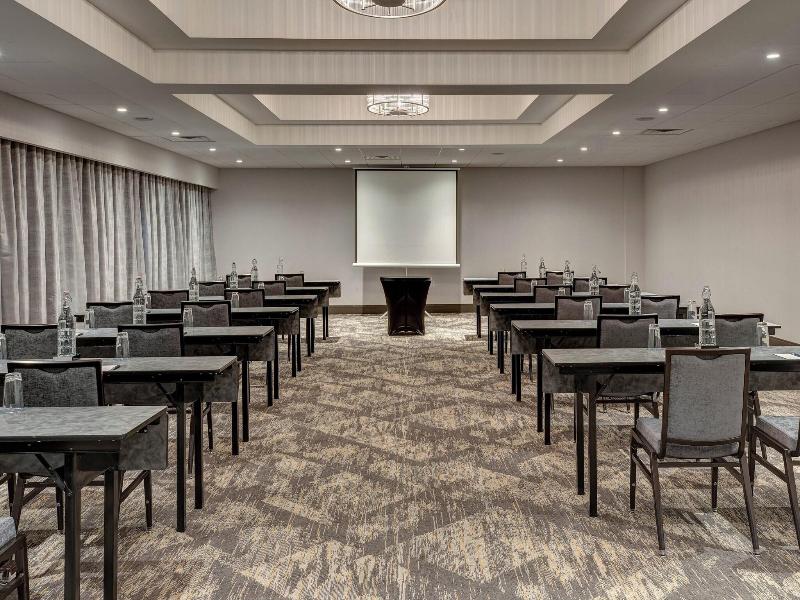 Sheraton Eatontown Hotel image