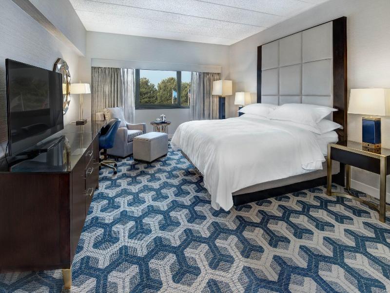 Sheraton Eatontown Hotel image