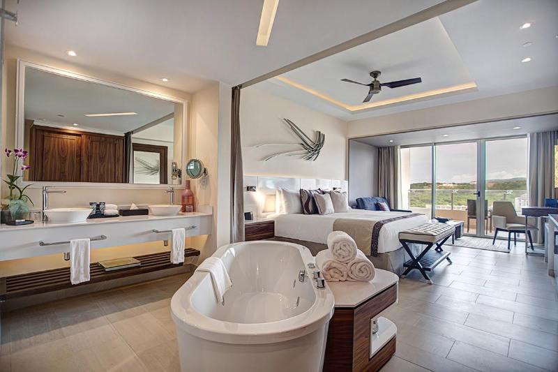 Royalton Blue Waters Autograph All-Inclusive Resor — Falmouth