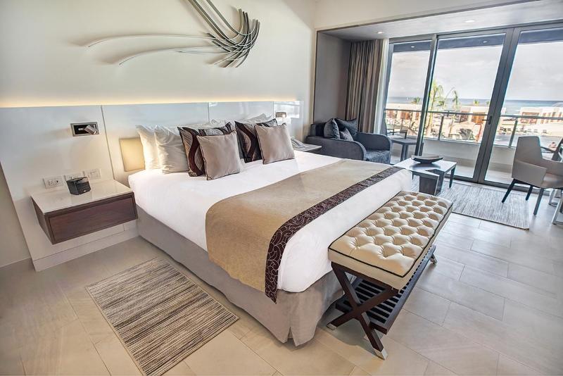 Royalton Blue Waters Autograph All-Inclusive Resor — Falmouth