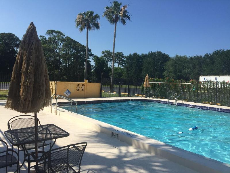 Econo Lodge Ormond Beach Area image