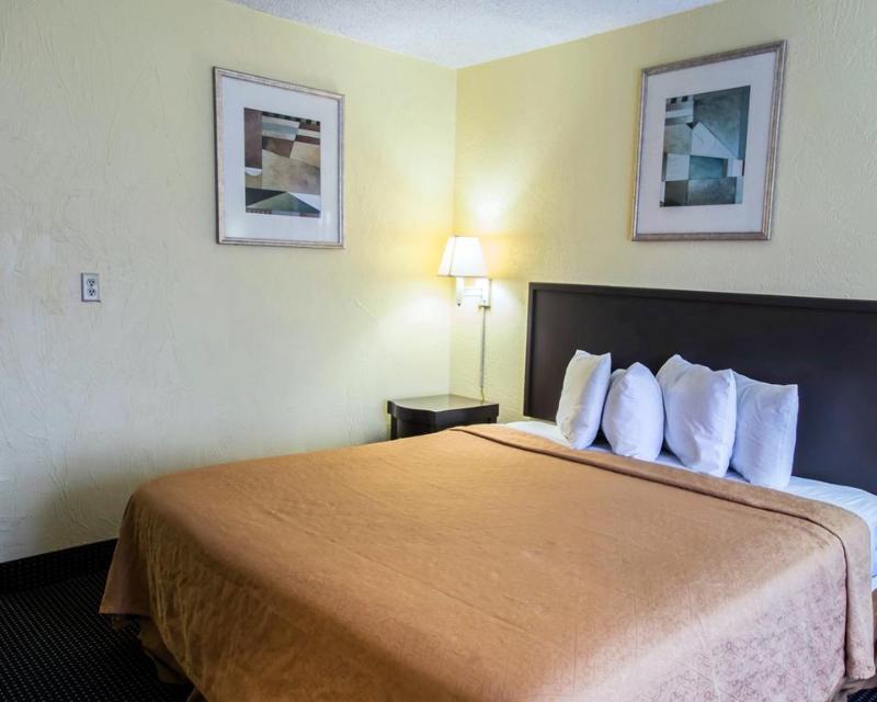 Econo Lodge Ormond Beach Area image