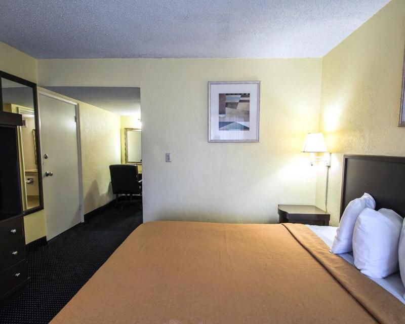 Econo Lodge Ormond Beach Area image