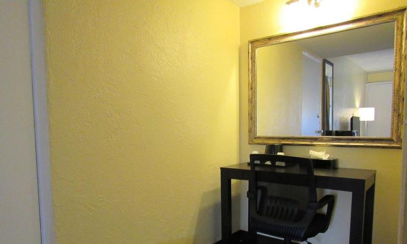 Econo Lodge Ormond Beach Area image
