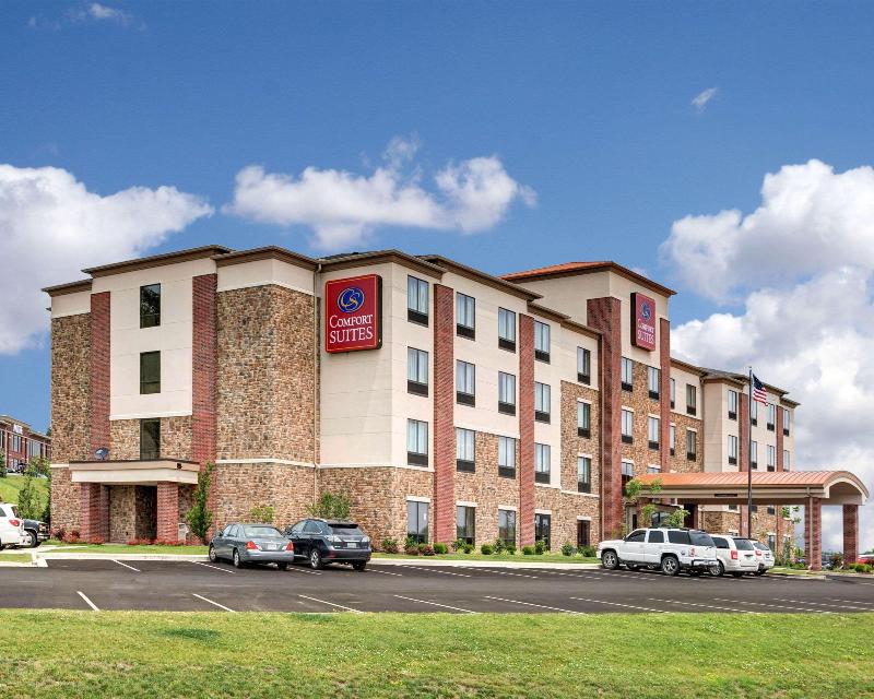 Comfort Suites Bridgeport - Clarksburg image