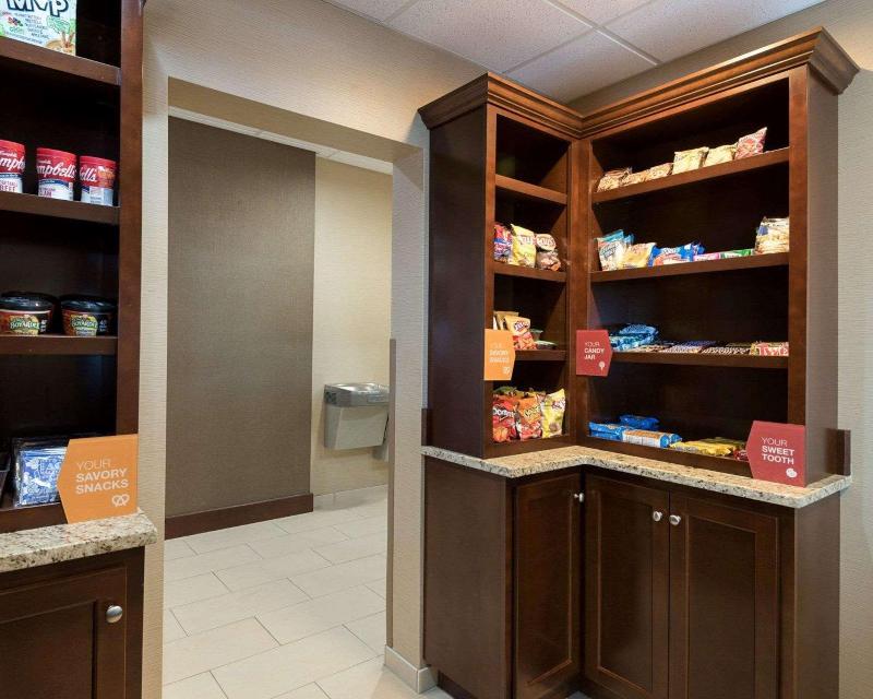 Comfort Suites Bridgeport - Clarksburg image