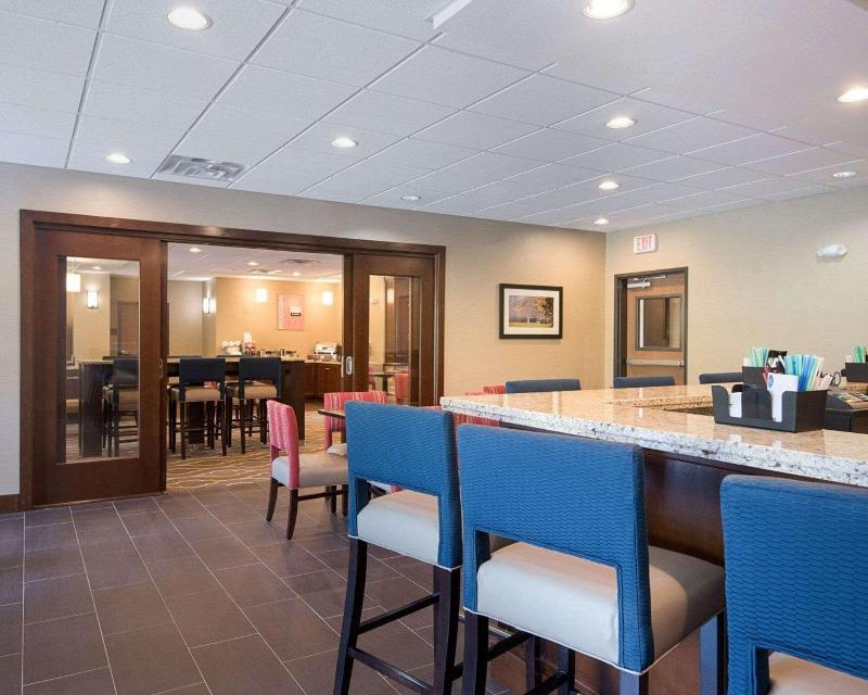 Comfort Suites Bridgeport - Clarksburg image