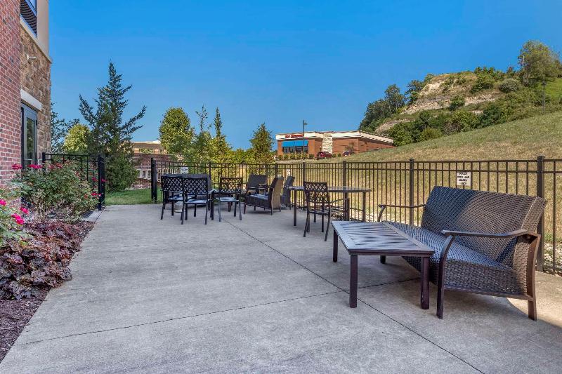 Comfort Suites Bridgeport - Clarksburg image