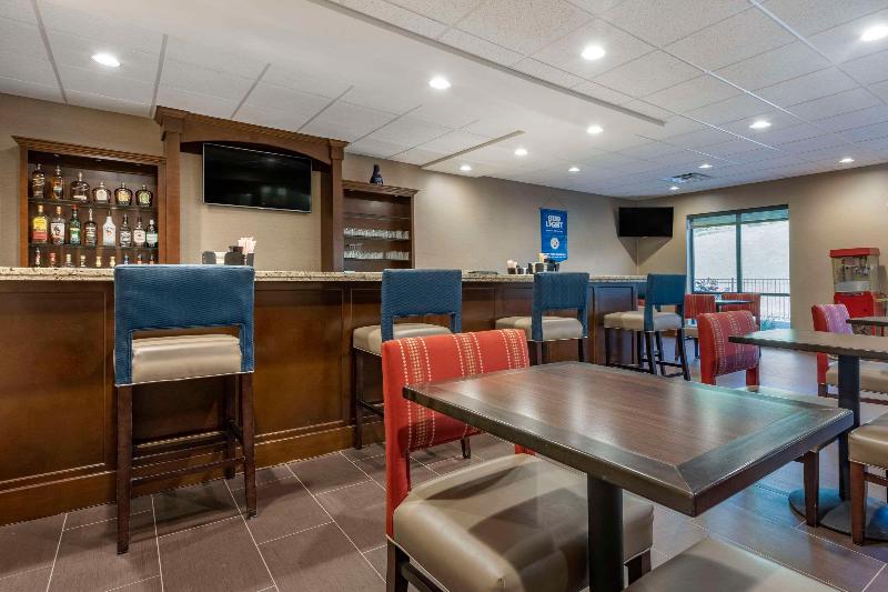 Comfort Suites Bridgeport - Clarksburg image