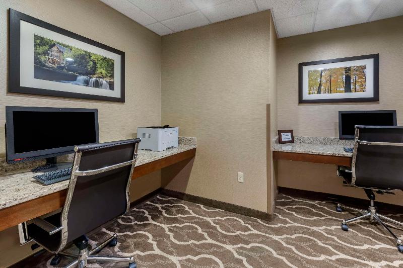 Comfort Suites Bridgeport - Clarksburg image