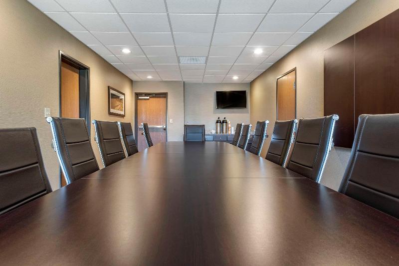 Comfort Suites Bridgeport - Clarksburg image