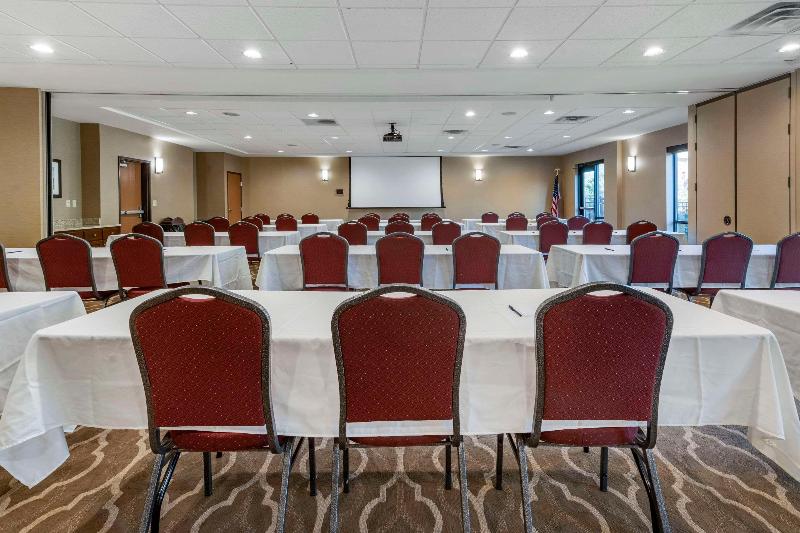 Comfort Suites Bridgeport - Clarksburg image