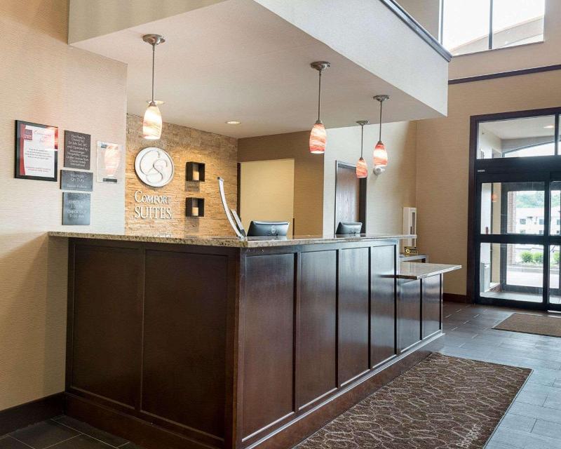 Comfort Suites Bridgeport - Clarksburg image