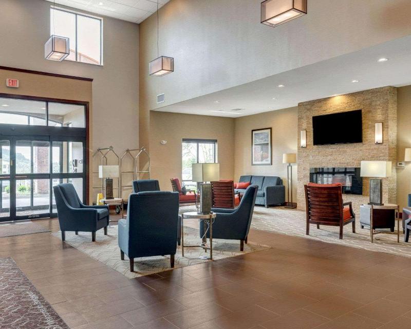 Comfort Suites Bridgeport - Clarksburg image