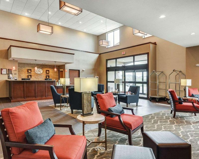 Comfort Suites Bridgeport - Clarksburg image