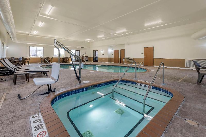 Comfort Suites Bridgeport - Clarksburg image