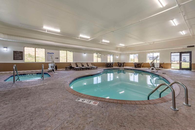Comfort Suites Bridgeport - Clarksburg image