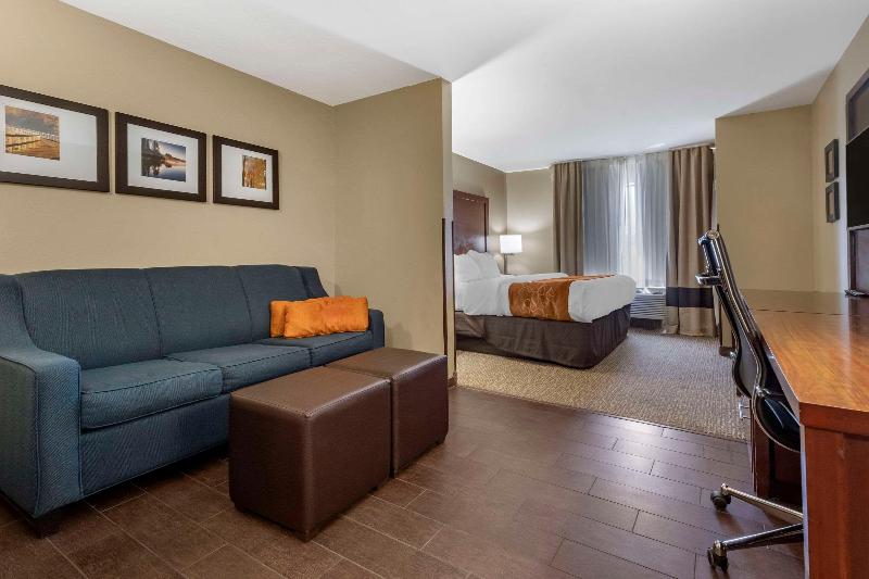 Comfort Suites Bridgeport - Clarksburg image