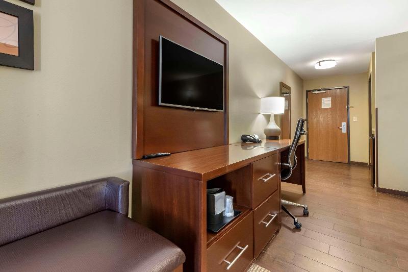 Comfort Suites Bridgeport - Clarksburg image