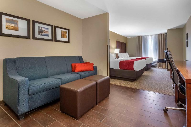 Comfort Suites Bridgeport - Clarksburg image