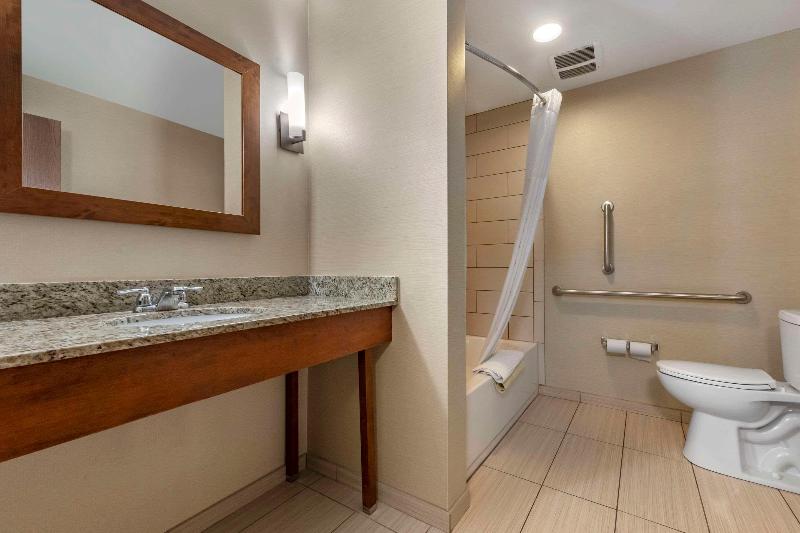 Comfort Suites Bridgeport - Clarksburg image