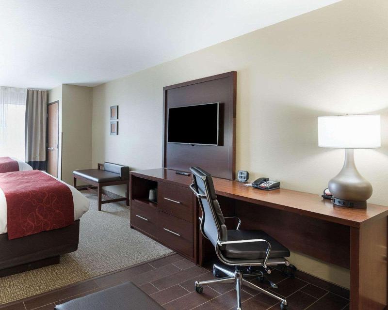Comfort Suites Bridgeport - Clarksburg image