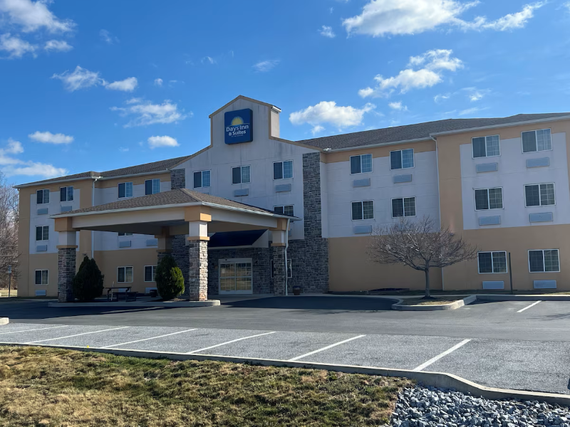 Days Inn & Suites Manheim Lebanon — exterior view