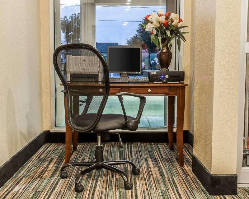 Comfort Inn & Suites image