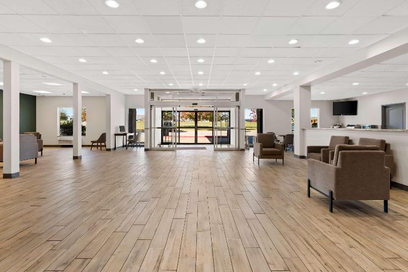 Comfort Inn & Suites image