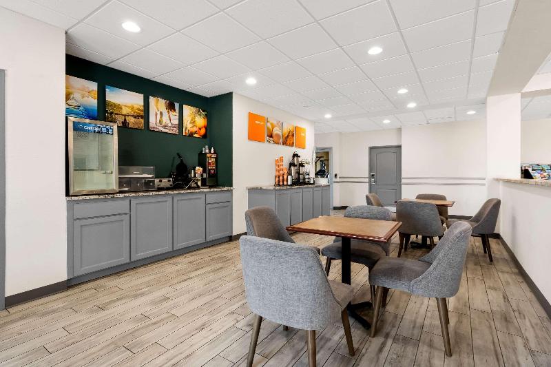 Comfort Inn & Suites image