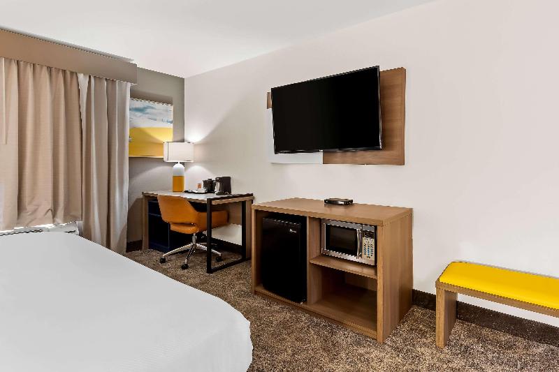Comfort Inn & Suites image