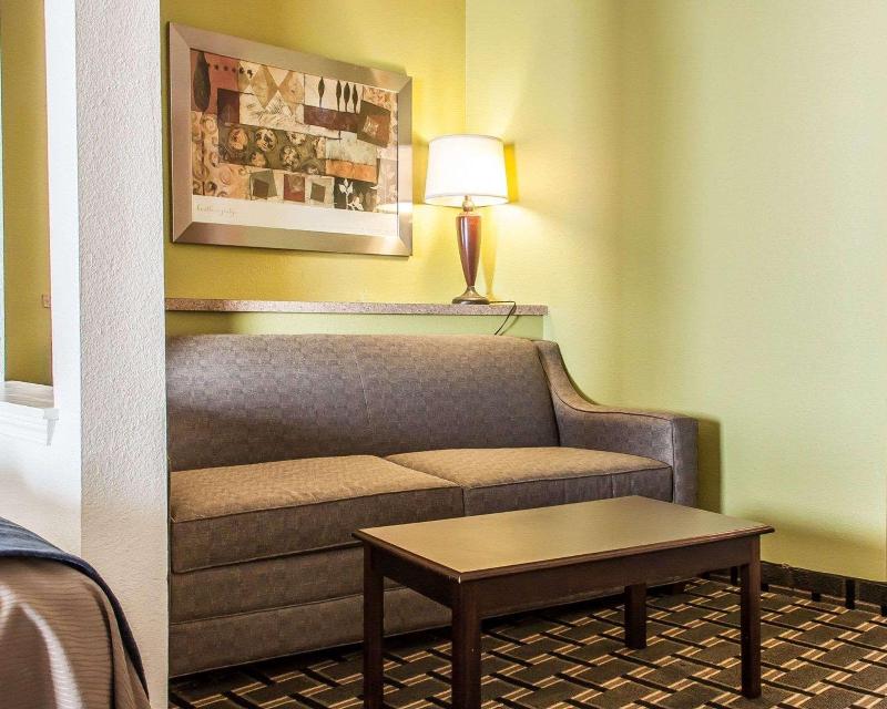Comfort Inn & Suites image