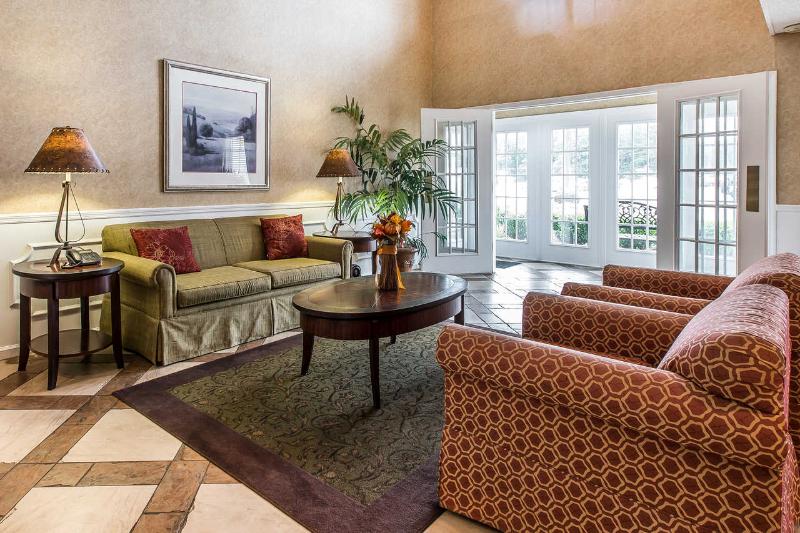 Quality Inn Thomaston image