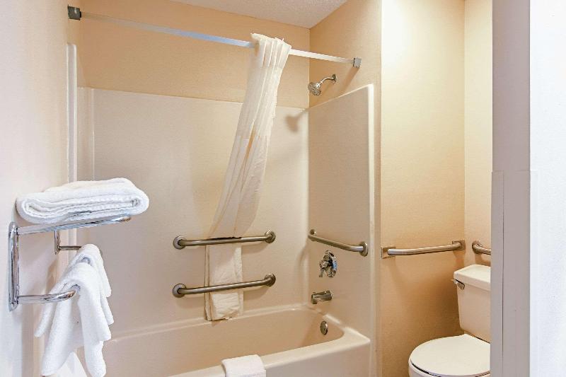 Quality Inn Thomaston image