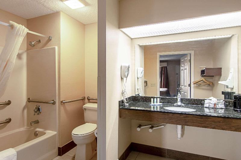 Quality Inn Thomaston image
