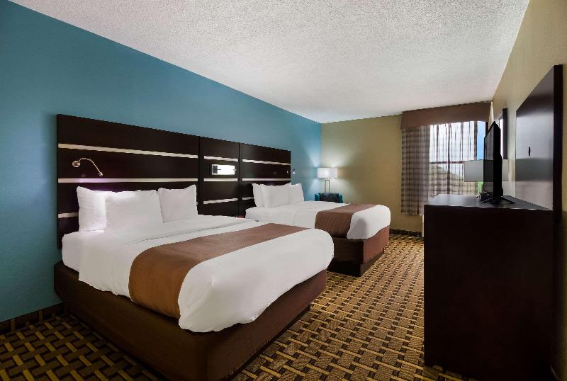 Quality Inn Houston - Image 8