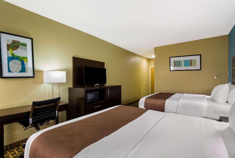 Quality Inn Houston - Image 10