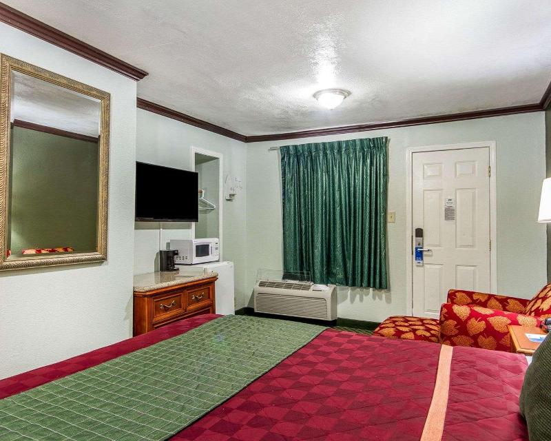 Sycamore Inn Chico image