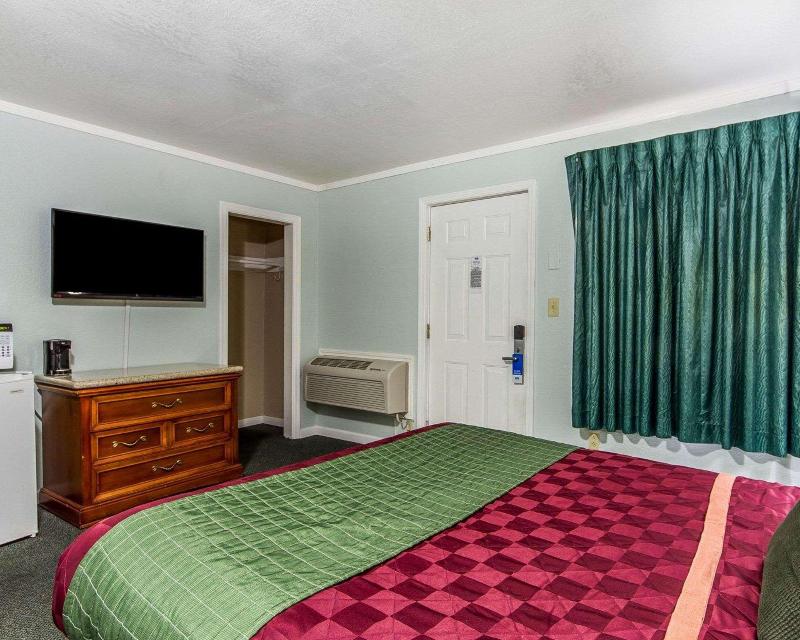 Sycamore Inn Chico image