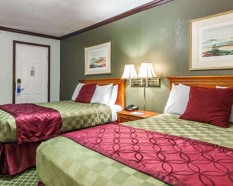 Sycamore Inn Chico image