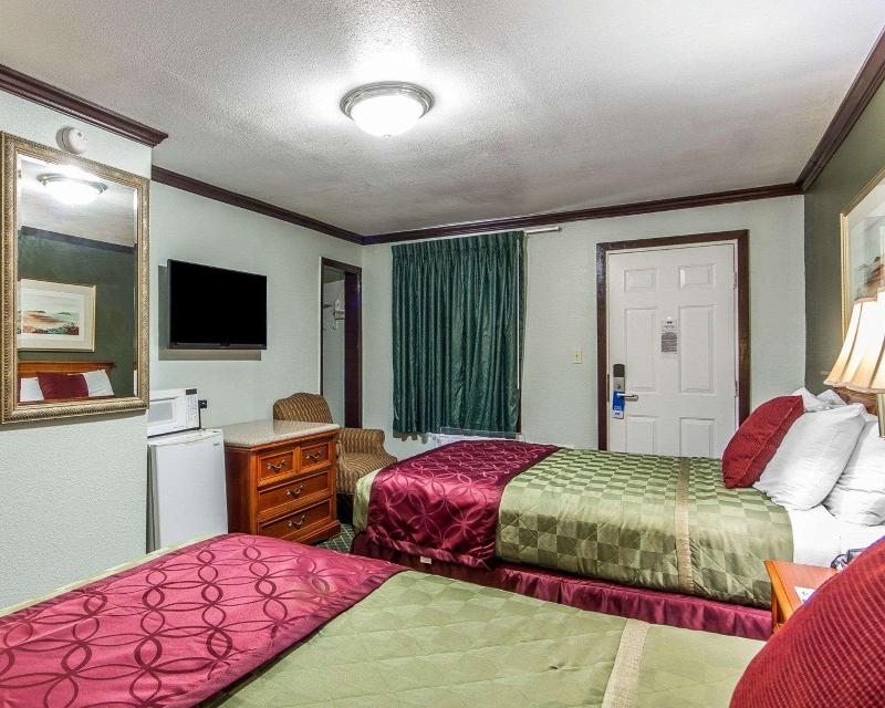 Sycamore Inn Chico image